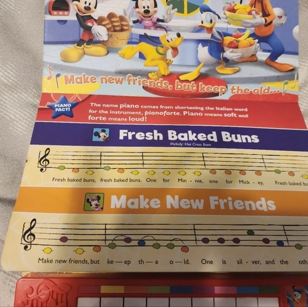 Mickey Disney Junior Interactive Piano Sings Book. Learn to play!Great condition